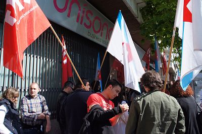 2016 04 26 ParoSituacionLaboralDespidosUnisonoVigo06.JPG